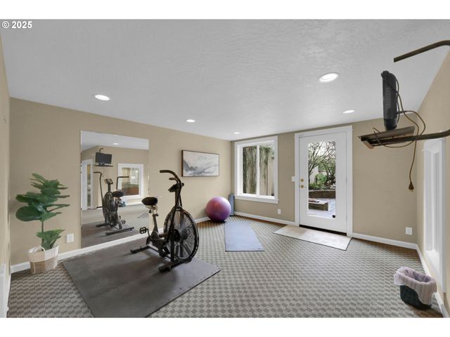 1243 CRENSHAW Rd, Eugene, OR 97401