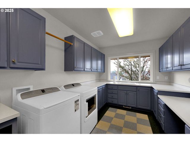 1243 CRENSHAW Rd, Eugene, OR 97401