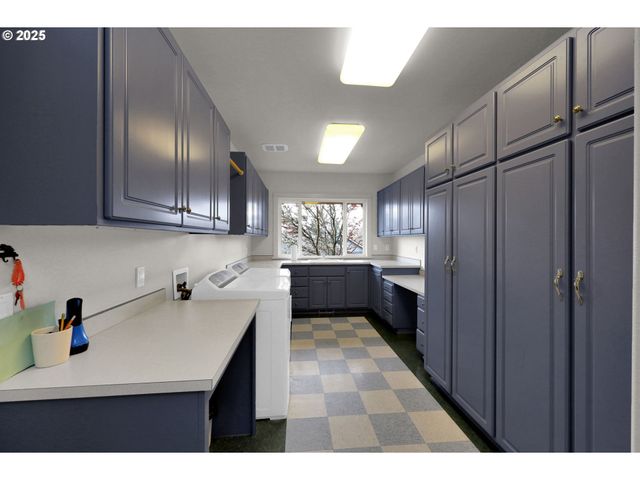 1243 CRENSHAW Rd, Eugene, OR 97401