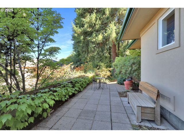 1243 CRENSHAW Rd, Eugene, OR 97401