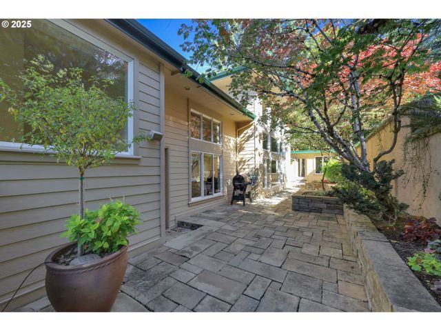 1243 CRENSHAW Rd, Eugene, OR 97401