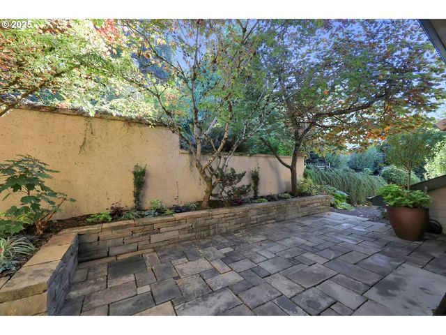 1243 CRENSHAW Rd, Eugene, OR 97401