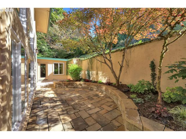 1243 CRENSHAW Rd, Eugene, OR 97401