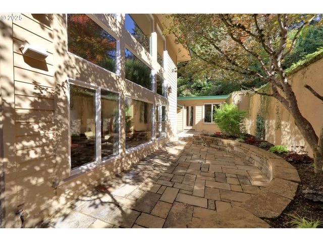 1243 CRENSHAW Rd, Eugene, OR 97401