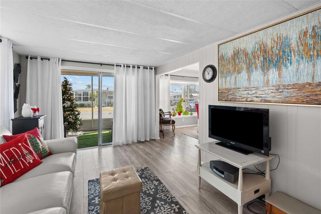 5239 MARY STREET, Zephyrhills, FL 33542