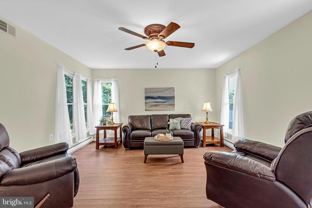 9 MAIDSTONE PL, Southampton, NJ 08088