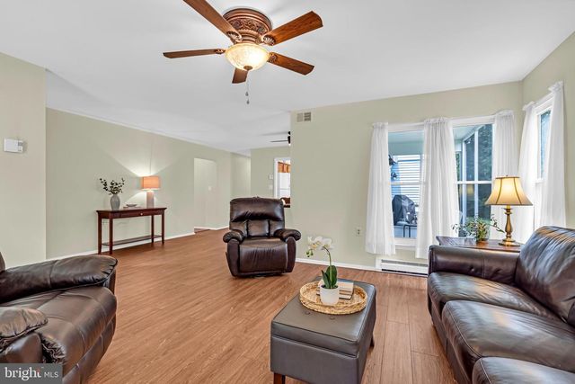 9 MAIDSTONE PL, Southampton, NJ 08088