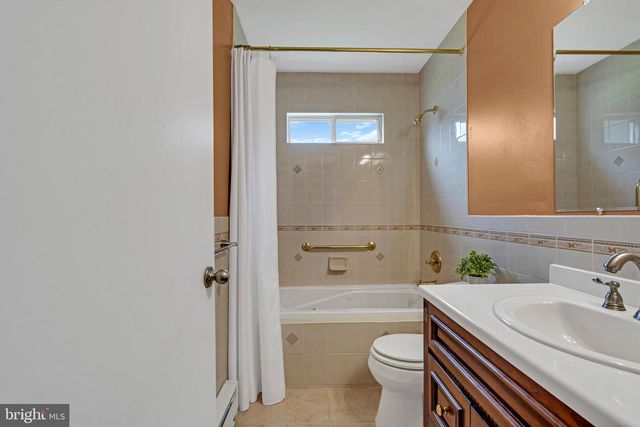 9 MAIDSTONE PL, Southampton, NJ 08088