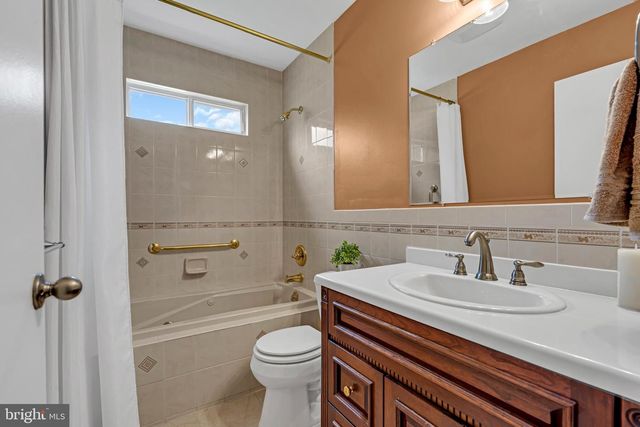 9 MAIDSTONE PL, Southampton, NJ 08088