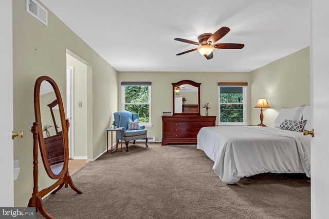 9 MAIDSTONE PL, Southampton, NJ 08088