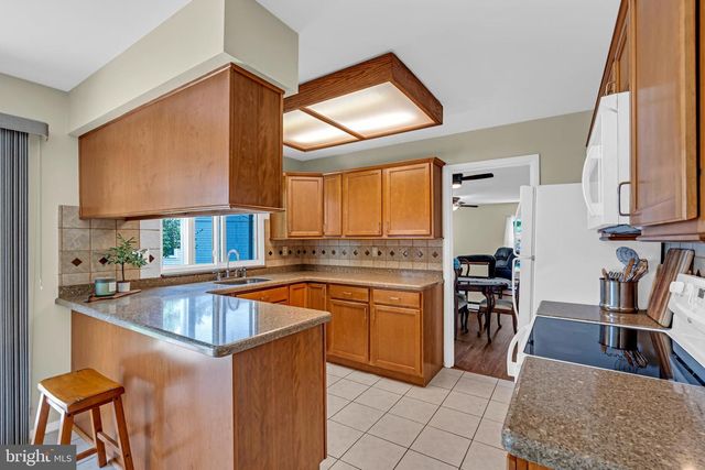 9 MAIDSTONE PL, Southampton, NJ 08088