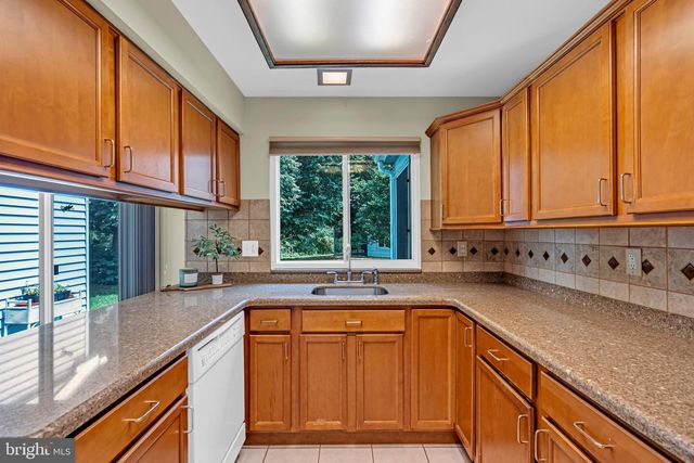 9 MAIDSTONE PL, Southampton, NJ 08088