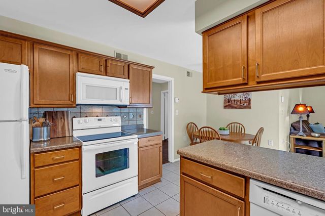 9 MAIDSTONE PL, Southampton, NJ 08088