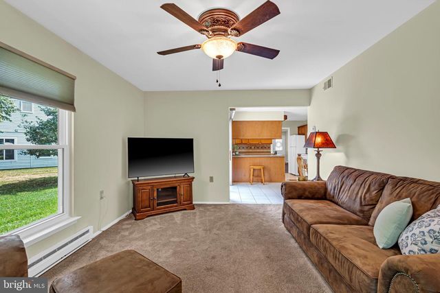 9 MAIDSTONE PL, Southampton, NJ 08088