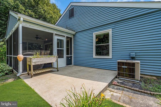 9 MAIDSTONE PL, Southampton, NJ 08088