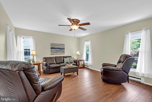 9 MAIDSTONE PL, Southampton, NJ 08088