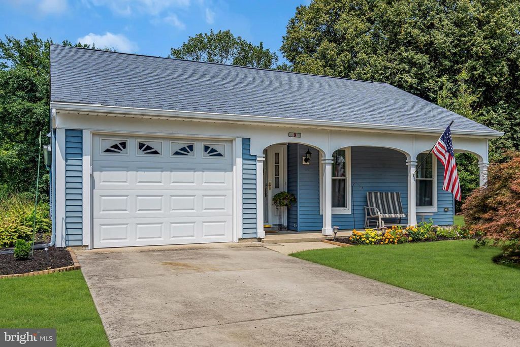 9 MAIDSTONE PL, Southampton, NJ 08088