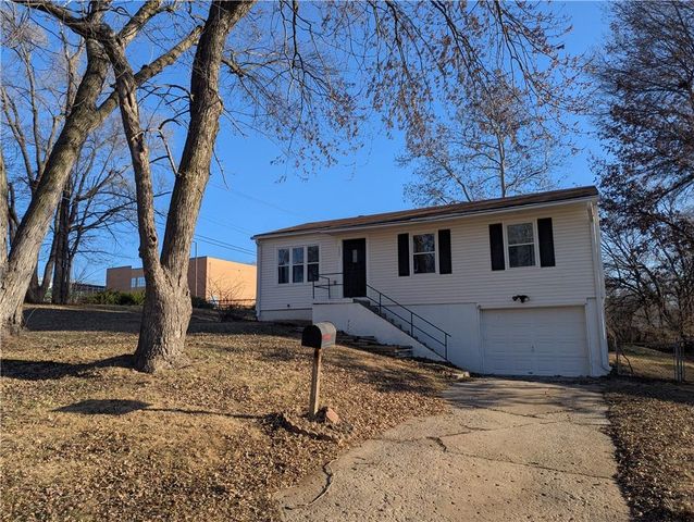 6207 E 150th Terrace, Grandview, MO 64030
