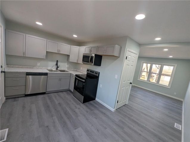 6207 E 150th Terrace, Grandview, MO 64030