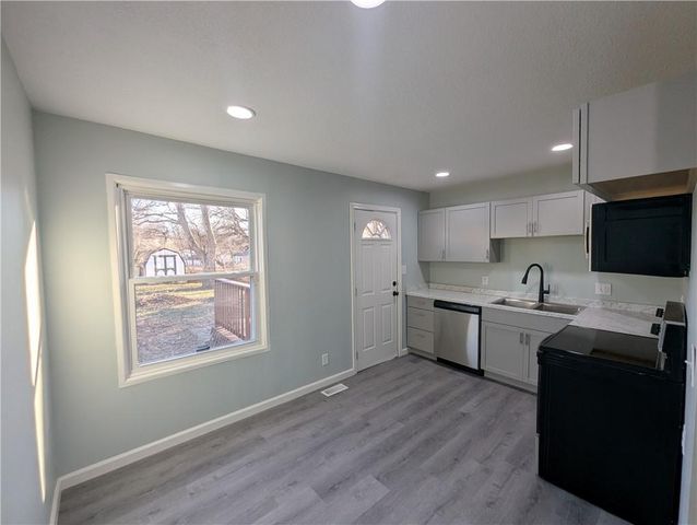 6207 E 150th Terrace, Grandview, MO 64030