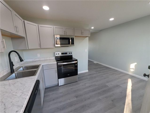 6207 E 150th Terrace, Grandview, MO 64030