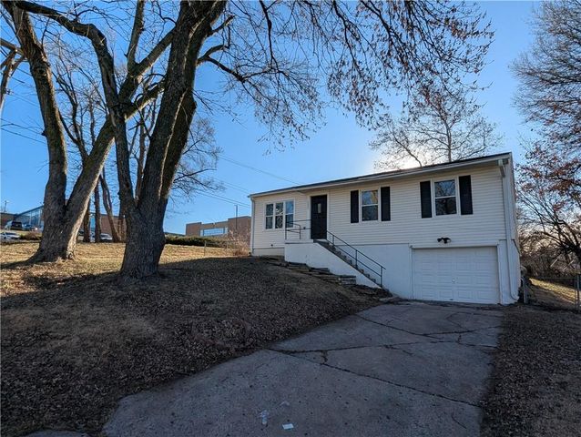 6207 E 150th Terrace, Grandview, MO 64030