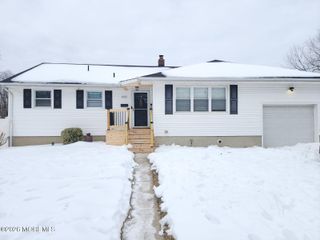 660 Hopping Road, Belford, NJ 07718