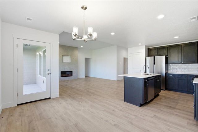 36 W 12th St, Deer Park, WA 99006
