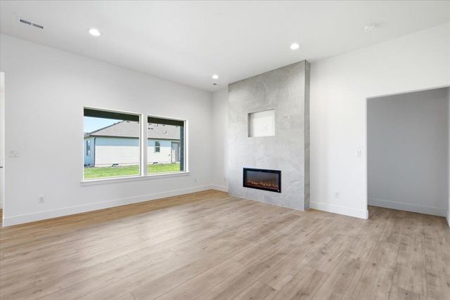 36 W 12th St, Deer Park, WA 99006
