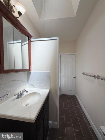 5549 N 5TH ST, Philadelphia, PA 19120