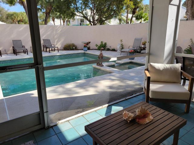 33 Selby Lane, Palm Beach Gardens, FL 33418