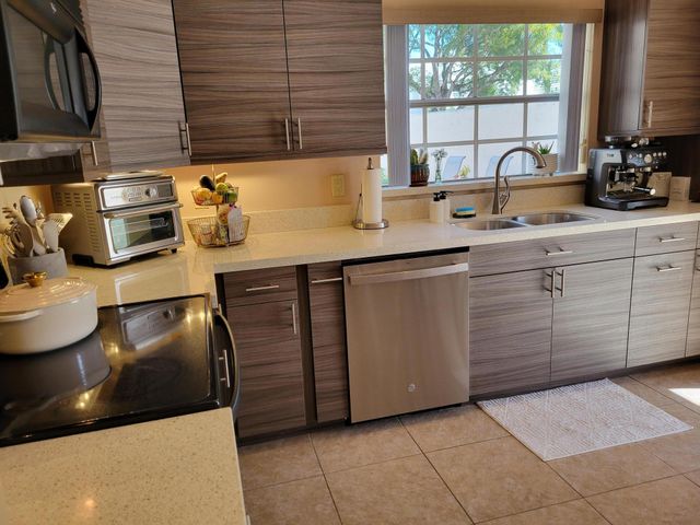 33 Selby Lane, Palm Beach Gardens, FL 33418