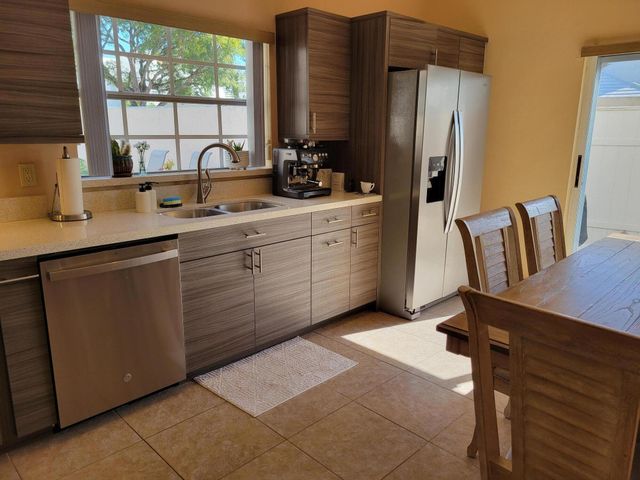 33 Selby Lane, Palm Beach Gardens, FL 33418