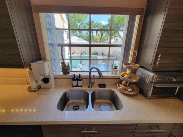 33 Selby Lane, Palm Beach Gardens, FL 33418