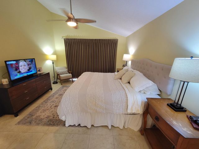 33 Selby Lane, Palm Beach Gardens, FL 33418