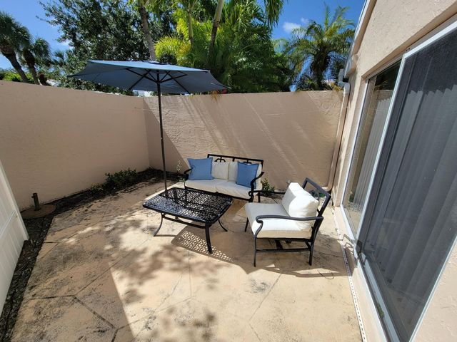 33 Selby Lane, Palm Beach Gardens, FL 33418