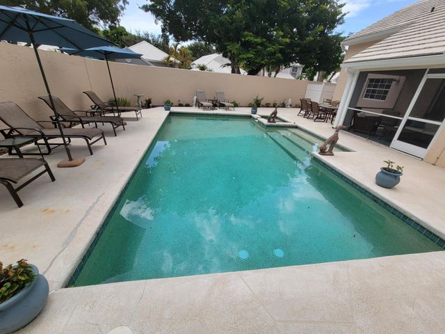 33 Selby Lane, Palm Beach Gardens, FL 33418