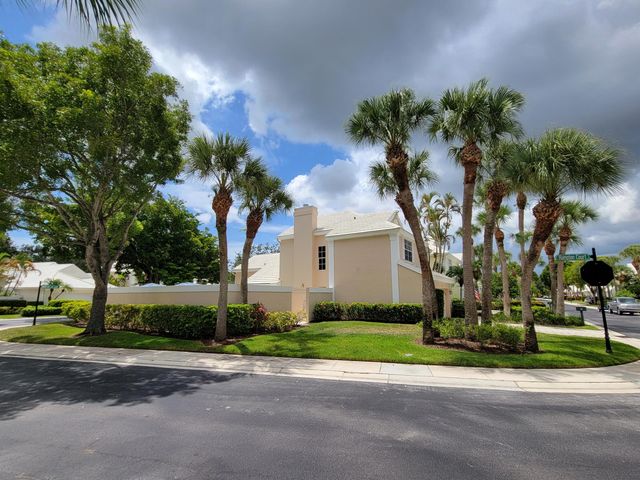 33 Selby Lane, Palm Beach Gardens, FL 33418