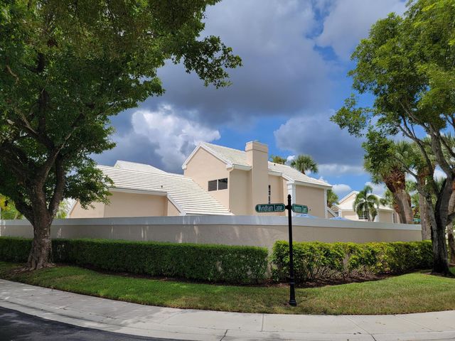 33 Selby Lane, Palm Beach Gardens, FL 33418