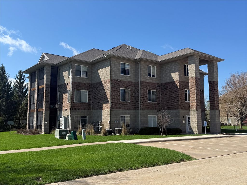 4381 Berkeley Lane, Iowa City, IA 52245