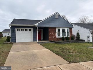 103 CARRIAGE HILL CT, Columbus, NJ 08022