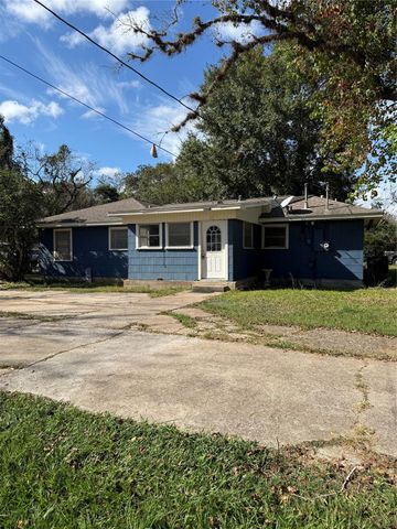 1112 Earley Street, Sweeny, TX 77480