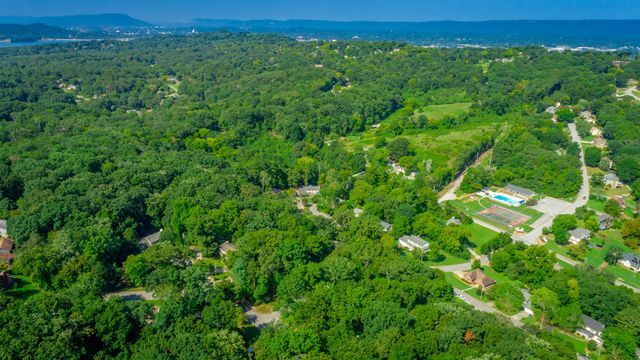 6501 Lake Shadows Circle, Hixson, TN 37343