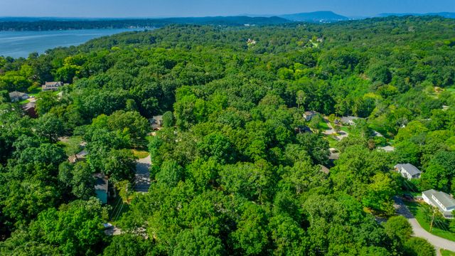 6501 Lake Shadows Circle, Hixson, TN 37343