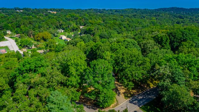 6501 Lake Shadows Circle, Hixson, TN 37343