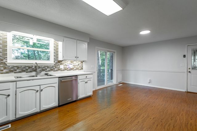 6501 Lake Shadows Circle, Hixson, TN 37343