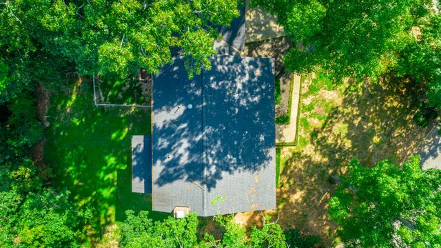 6501 Lake Shadows Circle, Hixson, TN 37343