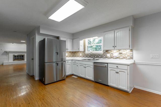 6501 Lake Shadows Circle, Hixson, TN 37343