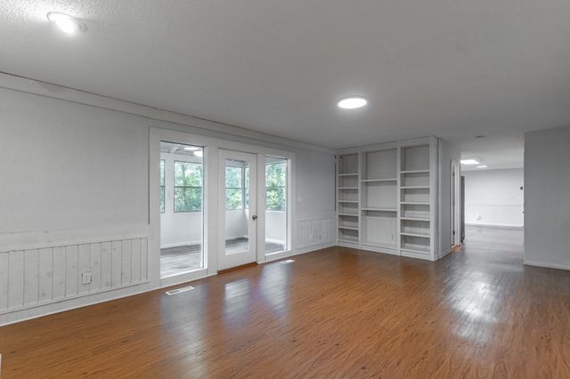 6501 Lake Shadows Circle, Hixson, TN 37343