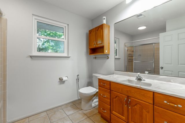 6501 Lake Shadows Circle, Hixson, TN 37343